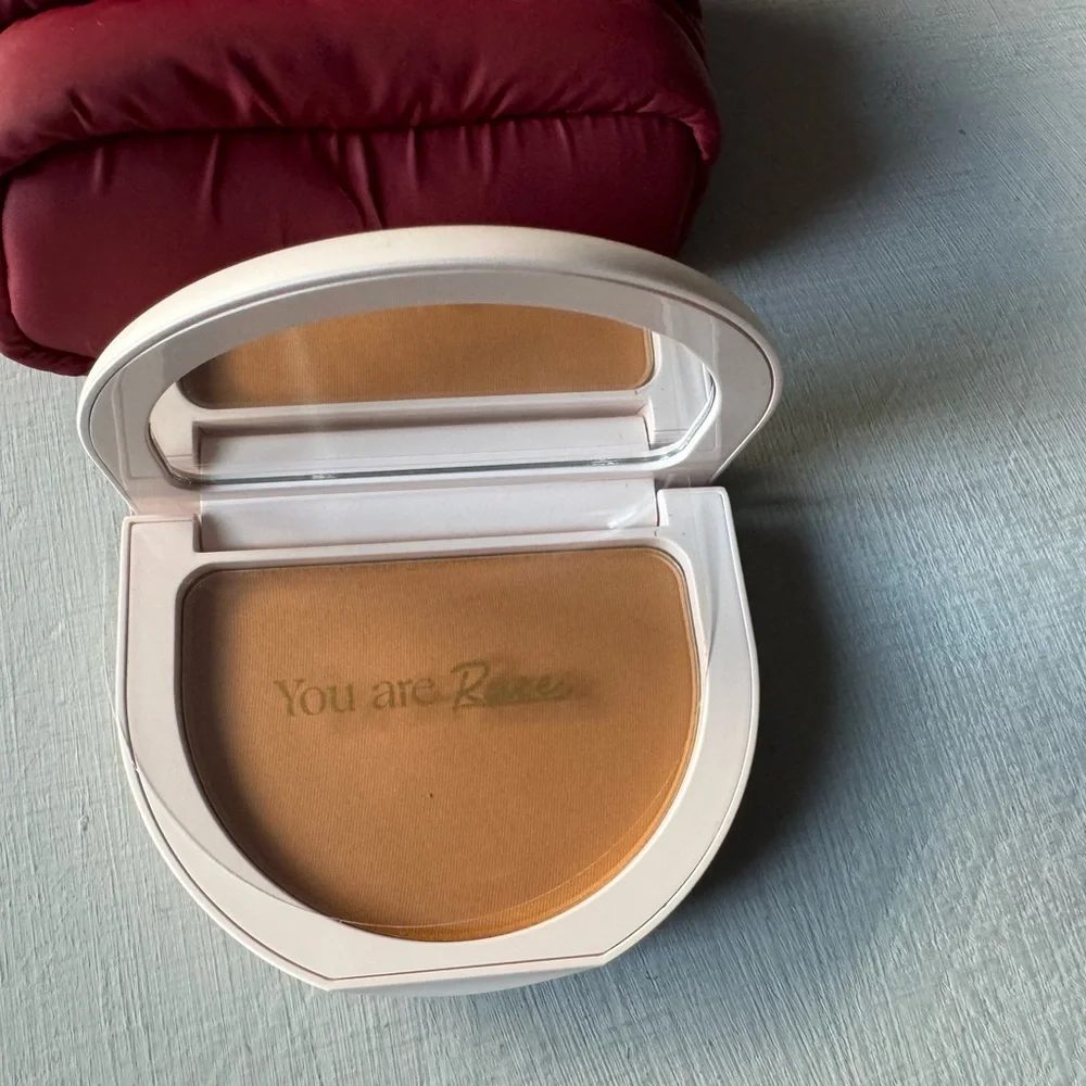 NWT Rare Beauty by Selena Gomez Tinted Pressed Finishing Powder Almond